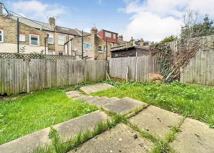 Newly Refurbished 3 Bed House Near London O2 Arena