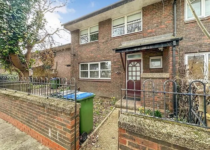 Newly Refurbished 3 Bed House Near London O2 Arena